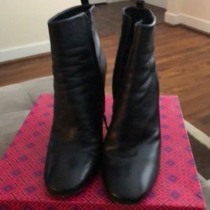 Tory Burch, Raya booties